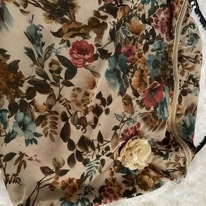 Crossbody floral handbag